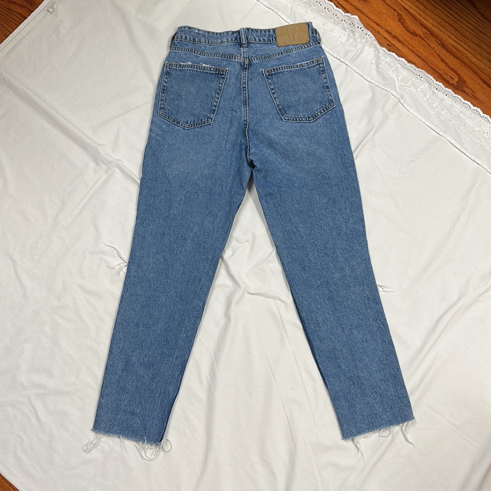 H&M Divided Distressed Jeans - Picture 8 of 9
